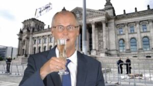 Reiner Kröhnert in Merz' Glanzrolle als Erwecker der Kriegsmüd*innen