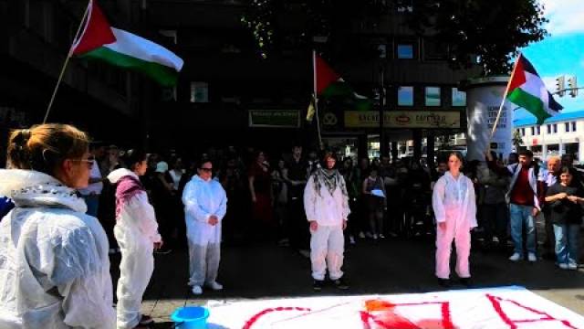 "Und Menschen sterben weiter!"
